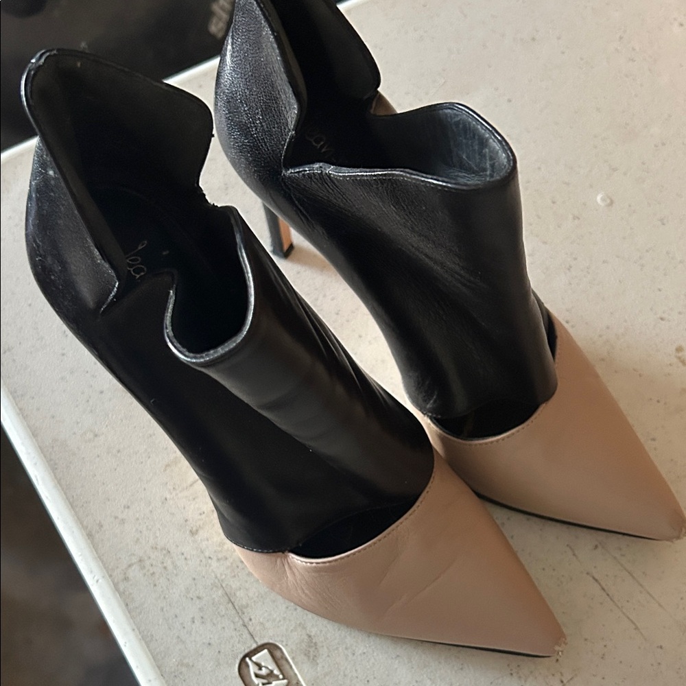 Chic Black and Tan Women's Heels